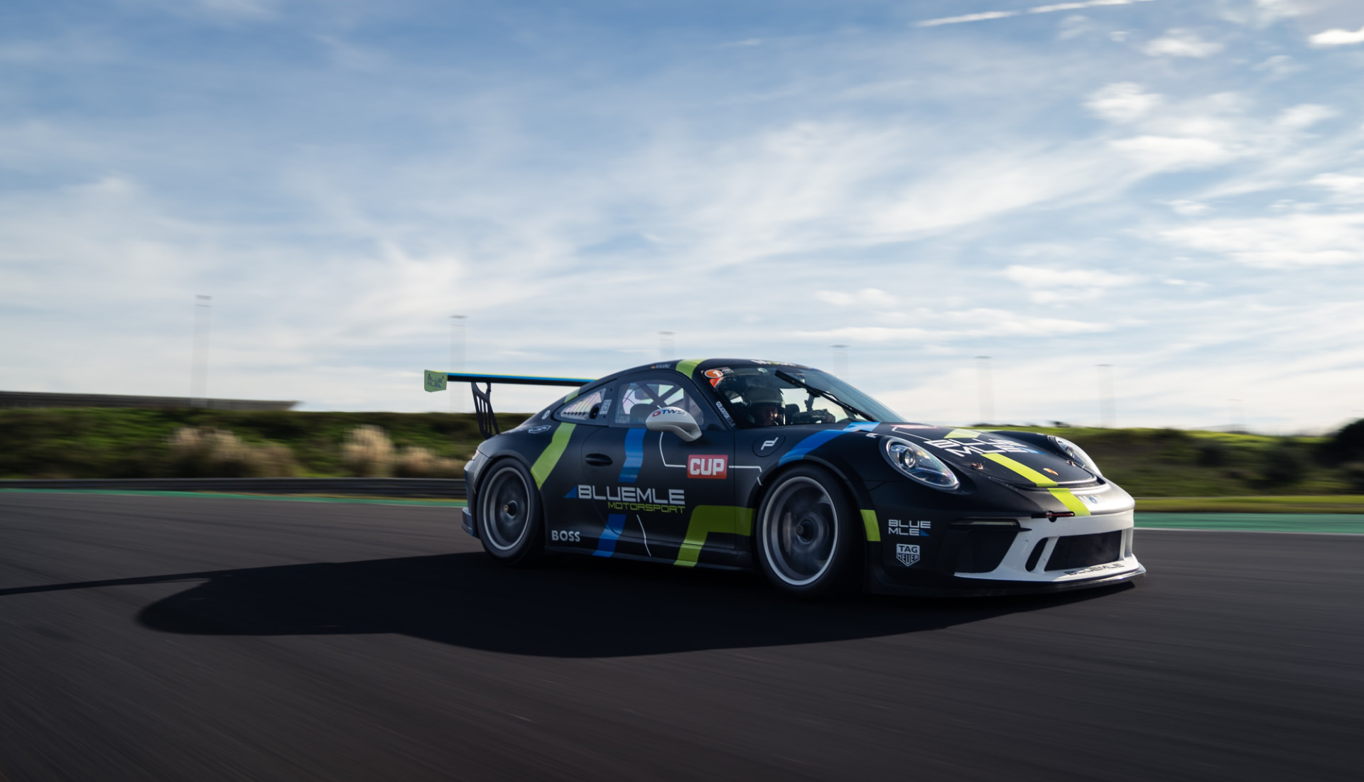 Porsche 911 GT3 Cup in voller Fahrt auf der Rennstrecke